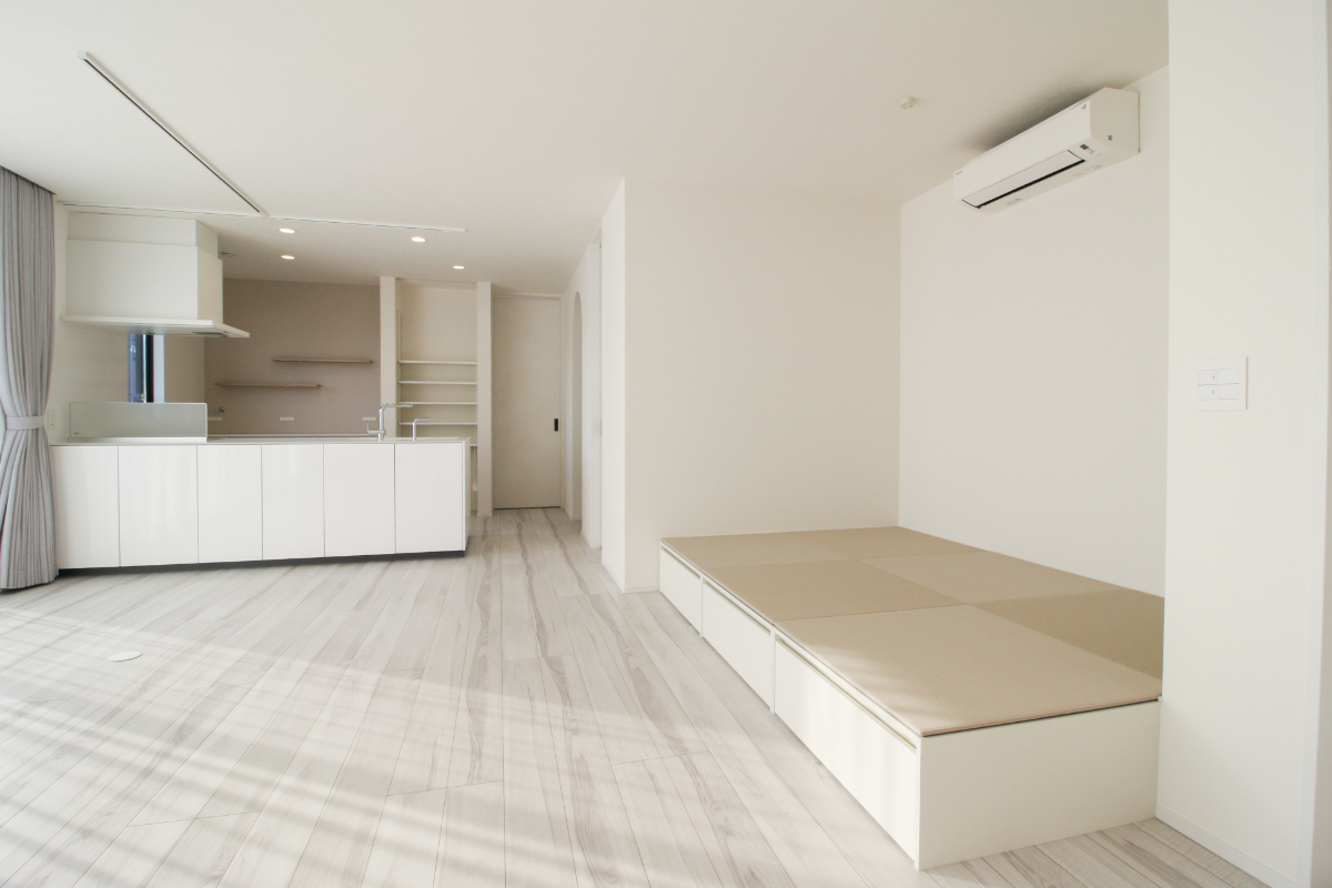 優しい色味の内装が魅力!ガレージつきの平屋のお家