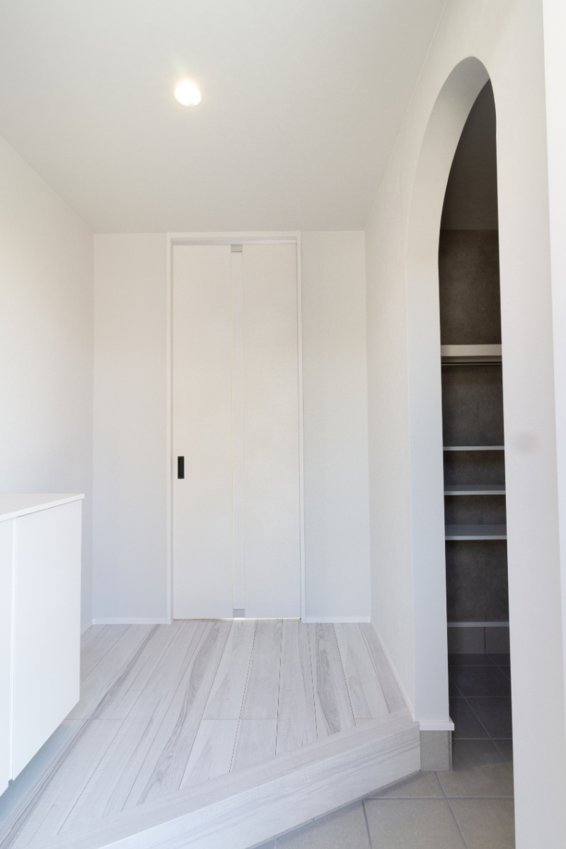 優しい色味の内装が魅力！ガレージつきの平屋のお家