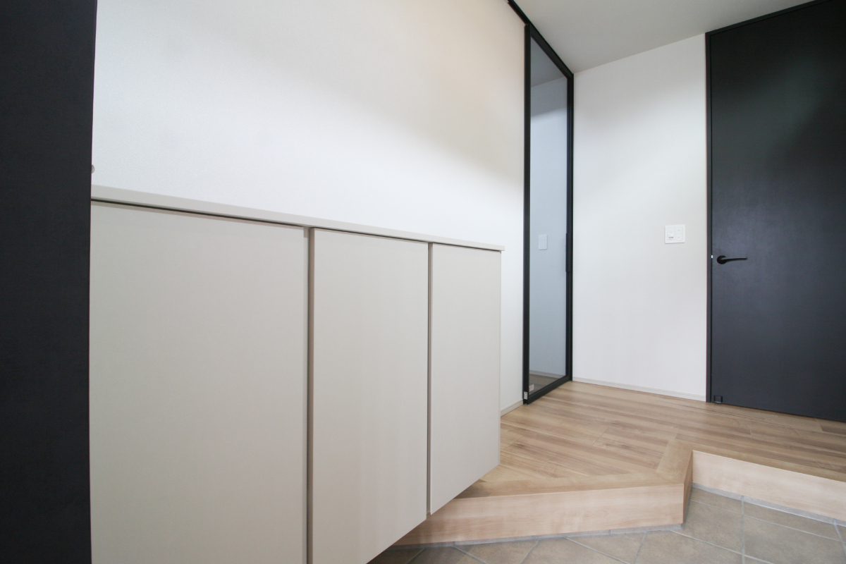 無駄のないゾーニングが美しい、洗練された住まい