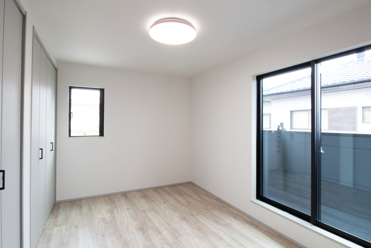 無駄のないフォルムに機能を内包した、ガレージつき事務所