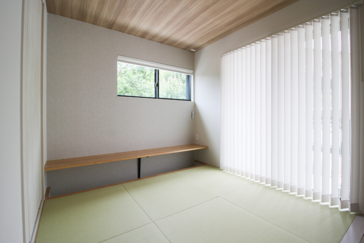 軒と木のぬくもりに包まれる、のびやかな平屋