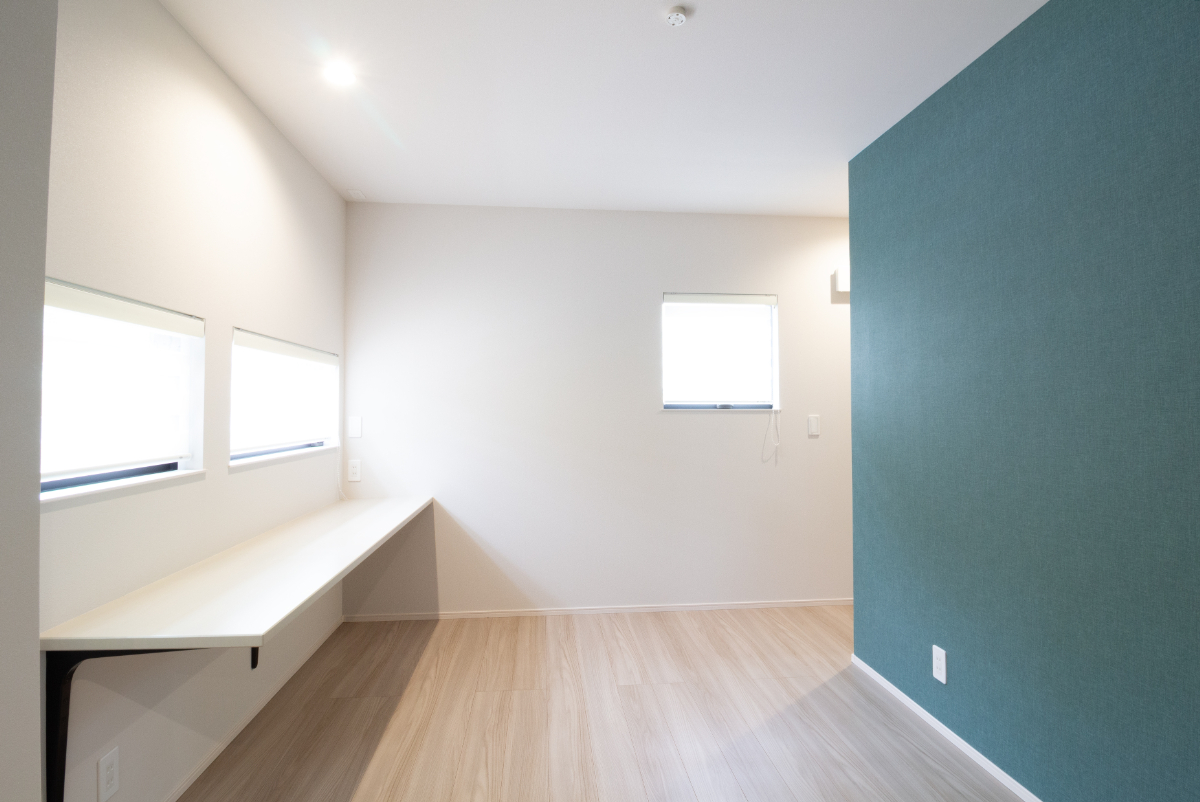 軒と木のぬくもりに包まれる、のびやかな平屋