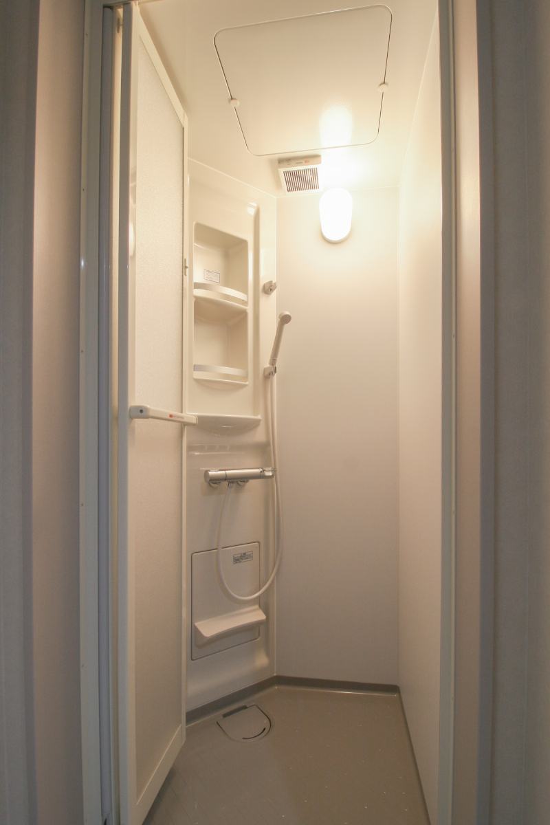 無駄のないフォルムに機能を内包した、ガレージつき事務所