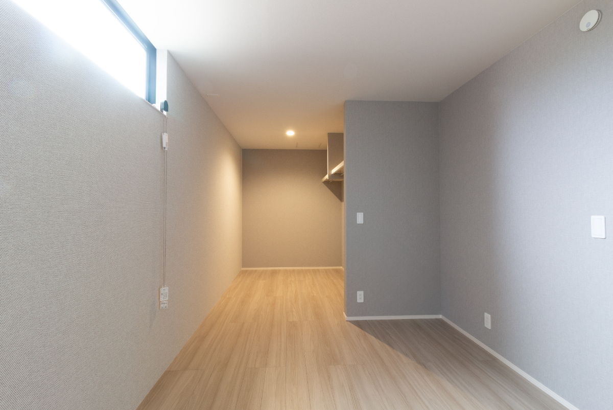 軒と木のぬくもりに包まれる、のびやかな平屋