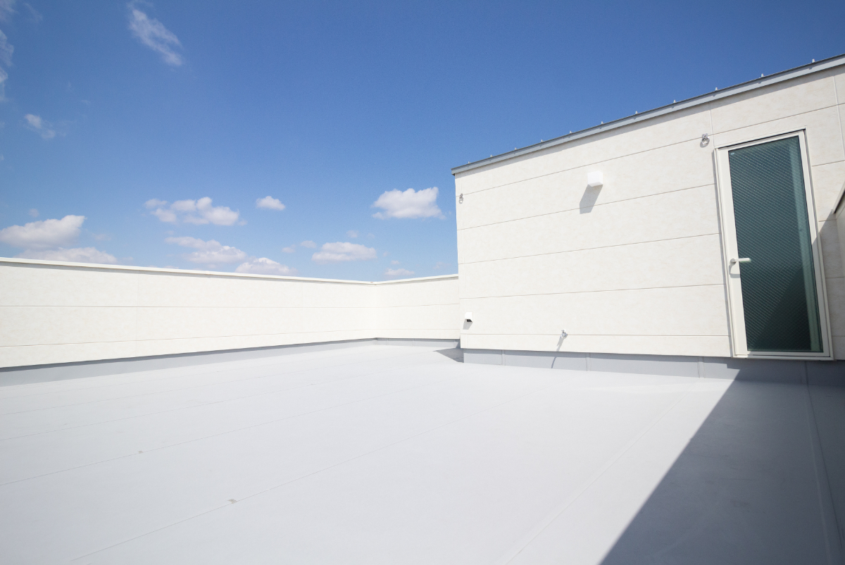 壁紙にこだわりの詰まったカラフルなお家　ZERO-CUBE＋SKYBALCONY