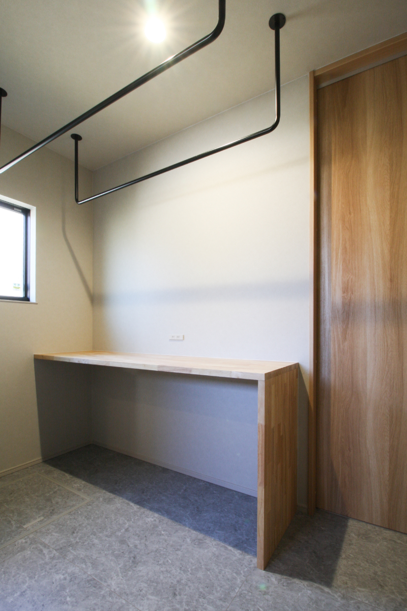 視線と光がめぐる、開放的なお家